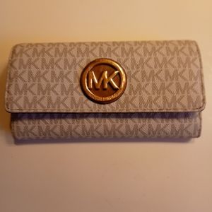 💥Micheal Kors wallet💥